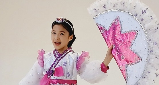 무대의상 전문 브랜드 쁘띠모의 룩북 