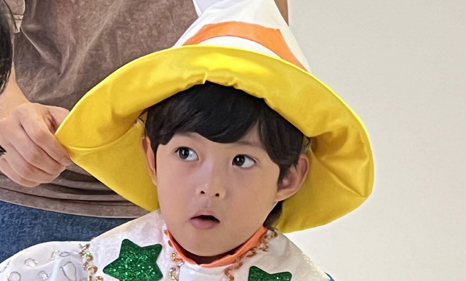 무대의상 전문 브랜드 쁘띠모의 룩북 