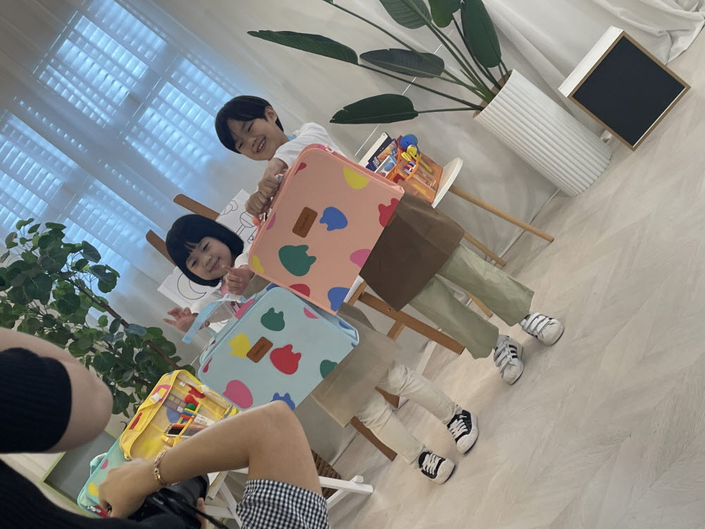 다담교육 학생용품 카탈로그 촬영 현장