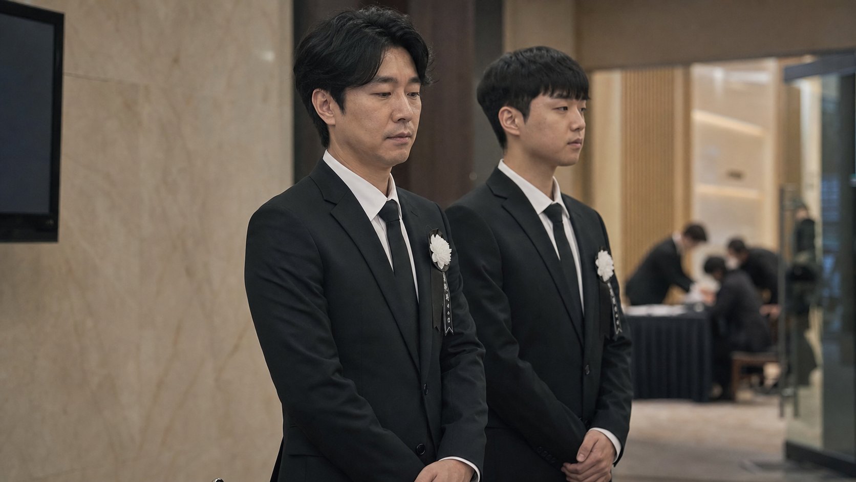 빈소에서 조문객 접객을 준비하는 사위와 친지