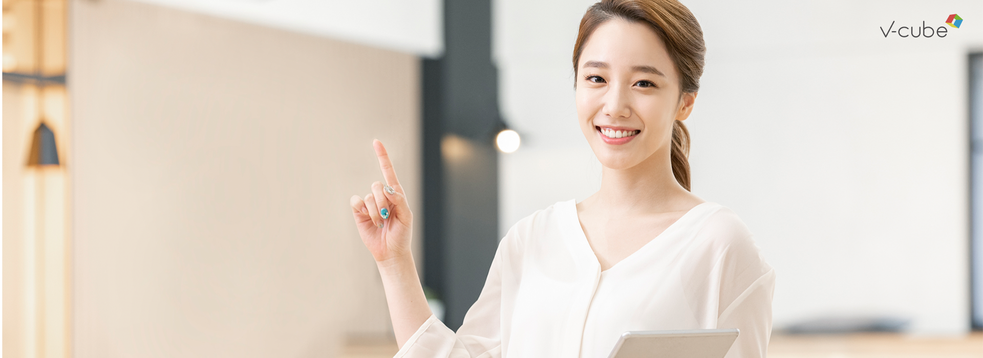 디자인펀치 제작 - v-cube Responsive Web/App, Landing Page 메인 비주얼 (PC)