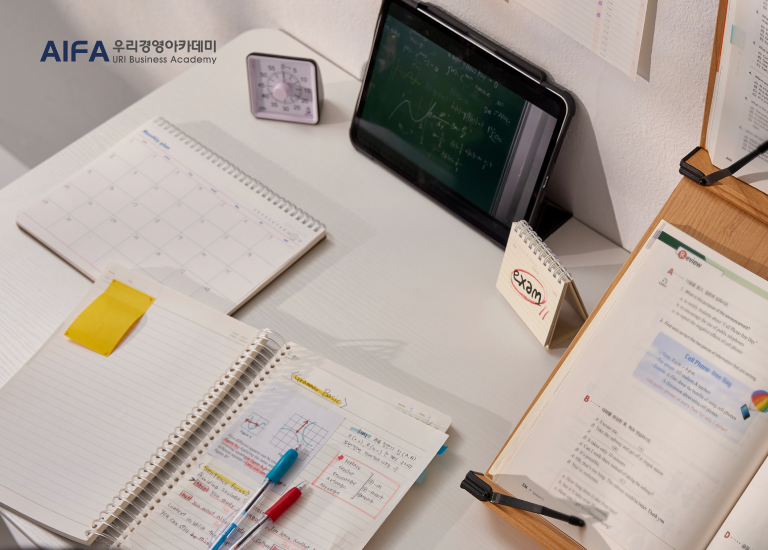 디자인펀치 제작 - 우리경영아카데미 Responsive Web/App 메인 비주얼 (모바일)
