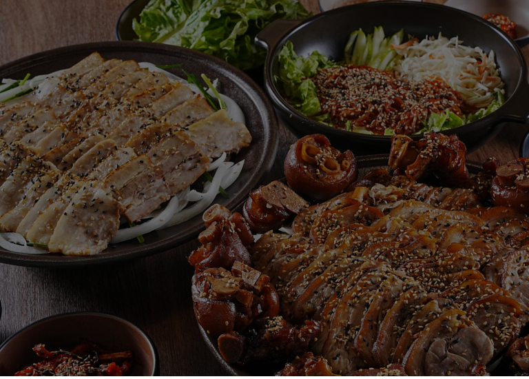 디자인펀치 제작 - 조선족발 Responsive Web/App, Landing Page 메인 비주얼 (모바일)