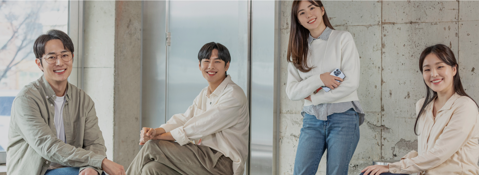 디자인펀치 제작 - 펀치잇 Responsive Web/App 메인 비주얼 (PC)