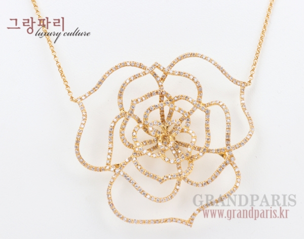 FineJewelry 옐로 골드 볼륨 플라워 다이아 네크리스