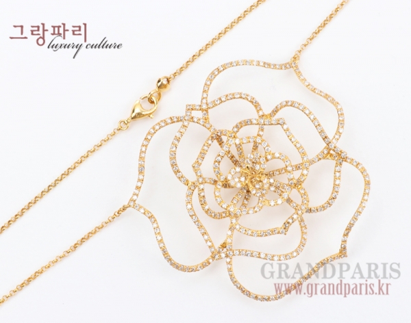 FineJewelry 옐로 골드 볼륨 플라워 다이아 네크리스