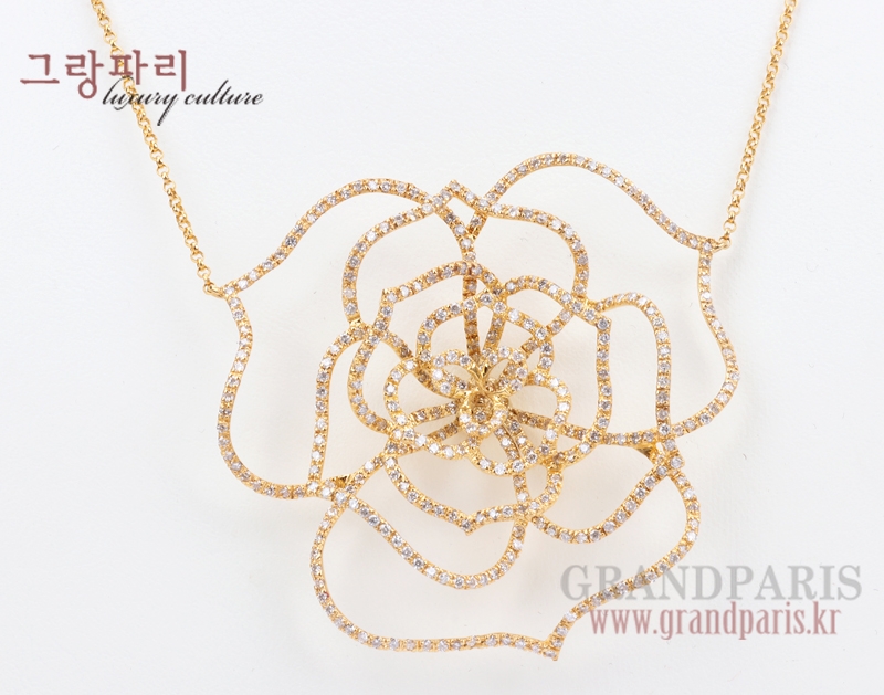FineJewelry 옐로 골드 볼륨 플라워 다이아 네크리스