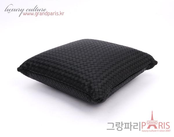 보테가베네타 블랙 위빙 레더 사각 쿠션
