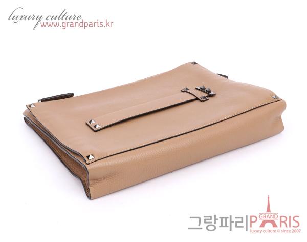 발렌티노 라이트브라운 크롬 스터드 더블 지피 클러치백