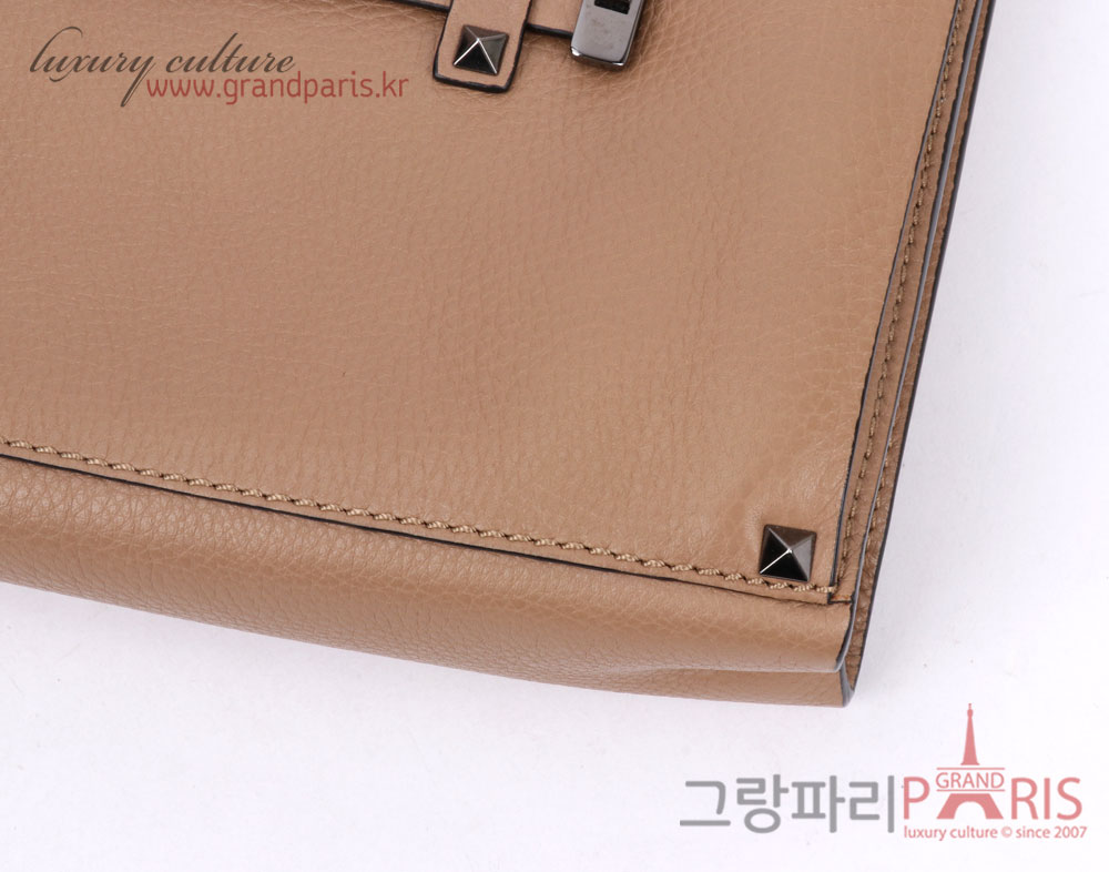 발렌티노 라이트브라운 크롬 스터드 더블 지피 클러치백