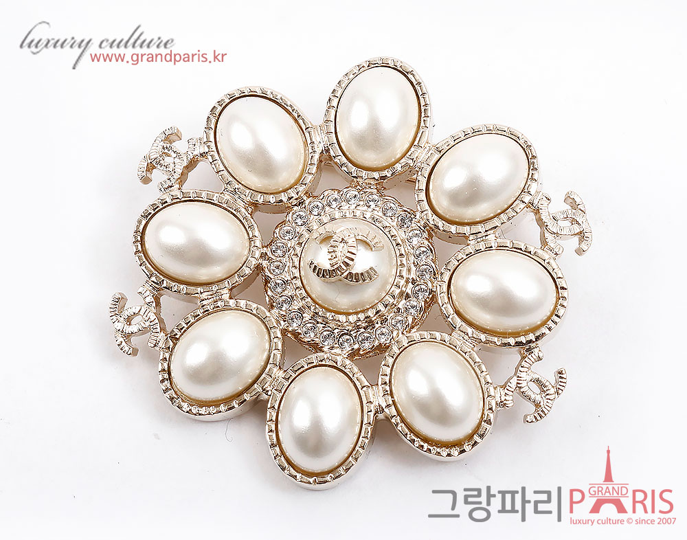 샤넬 진주 플라워 브로치 샴페인골드