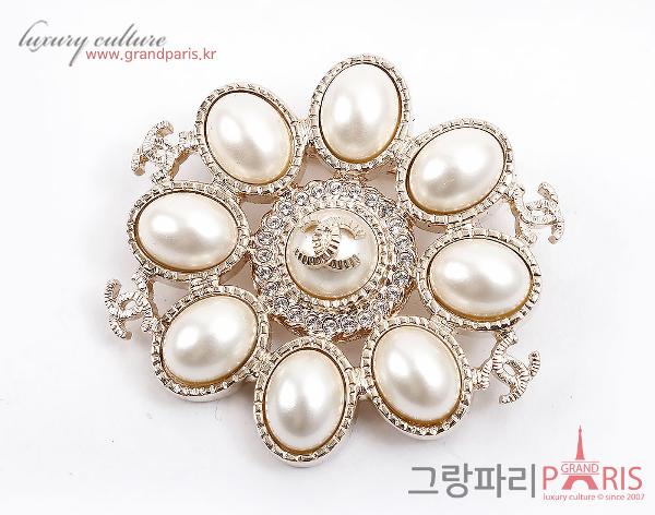 샤넬 진주 플라워 브로치 샴페인골드