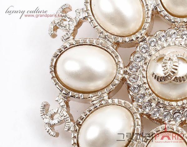 샤넬 진주 플라워 브로치 샴페인골드