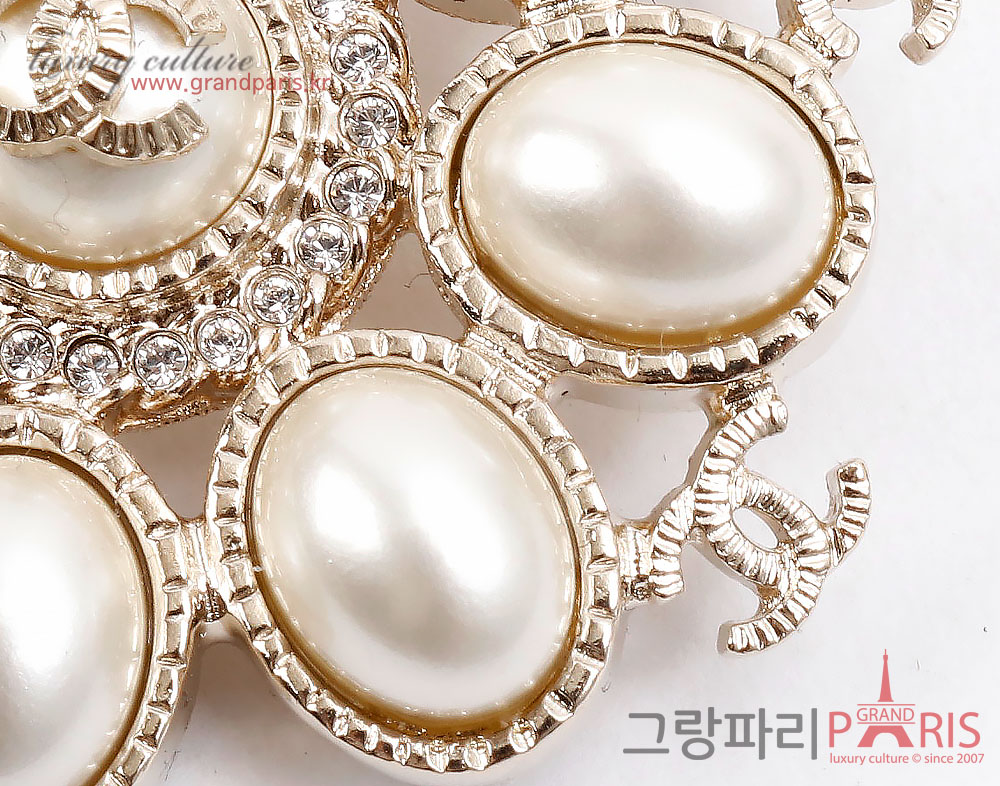 샤넬 진주 플라워 브로치 샴페인골드