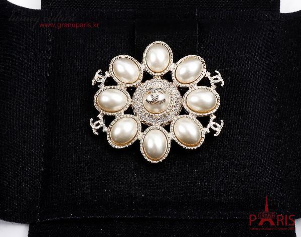샤넬 진주 플라워 브로치 샴페인골드