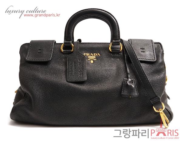 프라다 블랙 스퀘어 숄더백