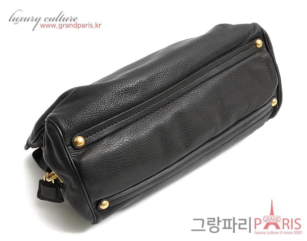 프라다 블랙 스퀘어 숄더백