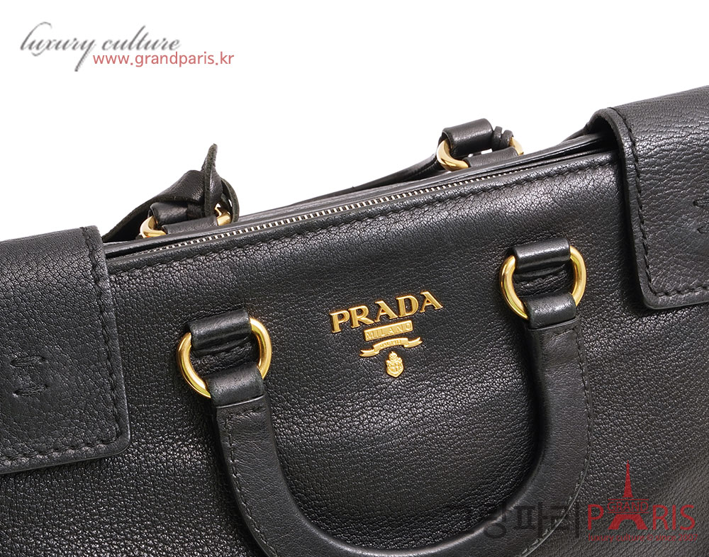 프라다 블랙 스퀘어 숄더백