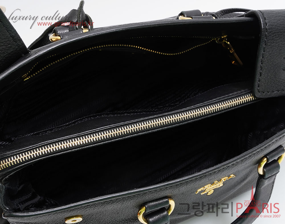 프라다 블랙 스퀘어 숄더백