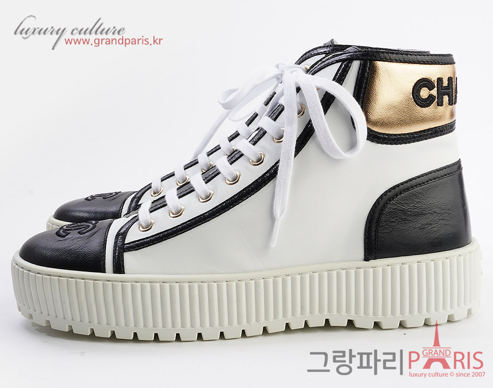 샤넬 블랙 화이트 하이탑 스니커즈 38 1/2C