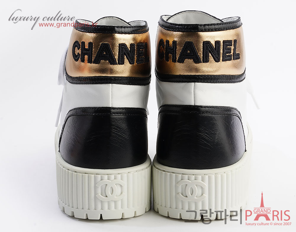 샤넬 블랙 화이트 하이탑 스니커즈 38 1/2C