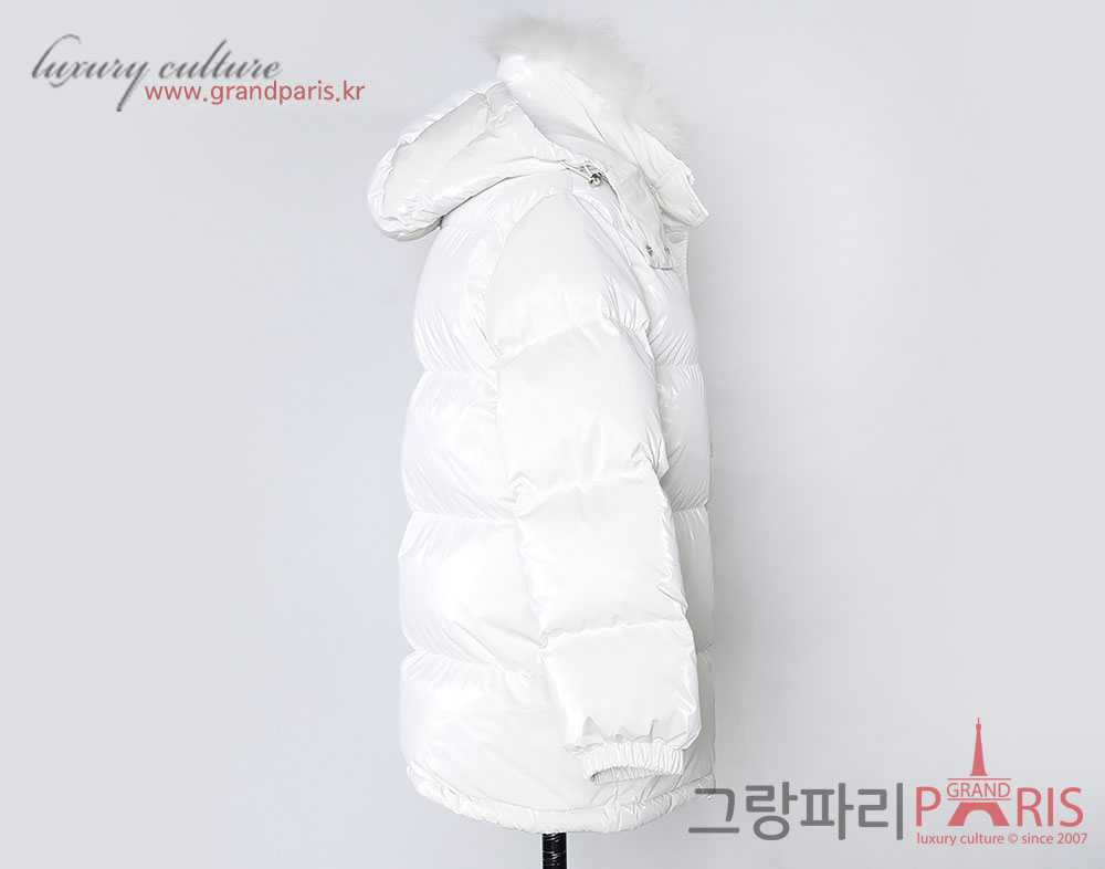 몽클레어 화이트 후드 로고패치 패딩 자켓 00