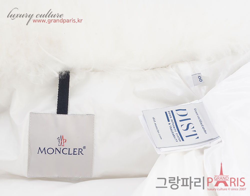몽클레어 화이트 후드 로고패치 패딩 자켓 00