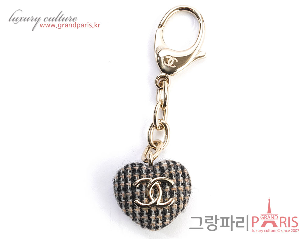 샤넬 트위드 하트 키링
