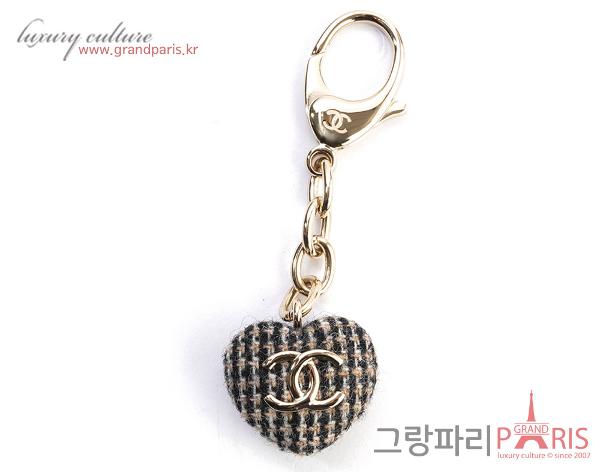 샤넬 트위드 하트 키링