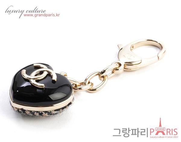 샤넬 트위드 하트 키링