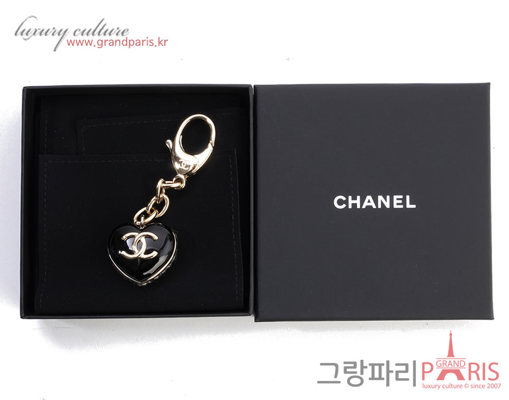 샤넬 트위드 하트 키링