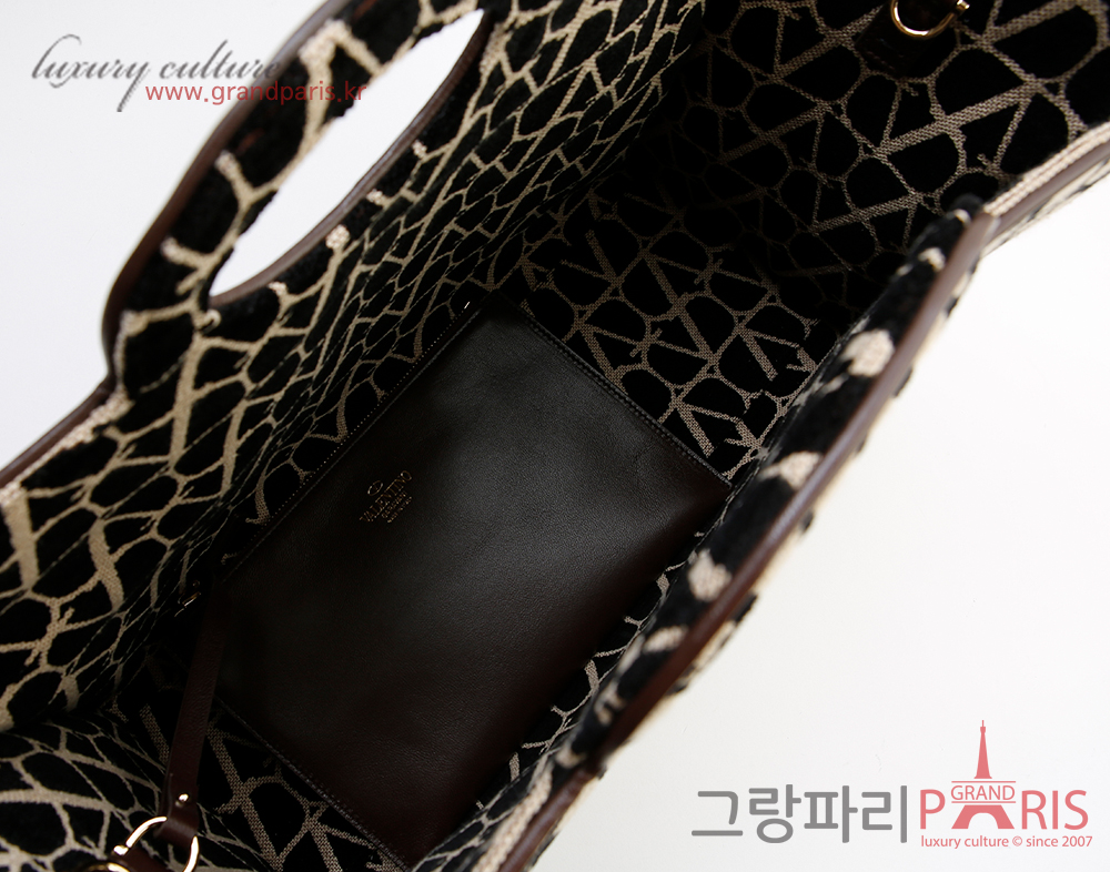 발렌티노 투알 아이코노그래피 토트백 다크브라운