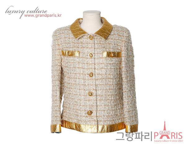 샤넬 레더 카라 스카라베 버튼 트위드 재킷 베이지 골드 에크루 40