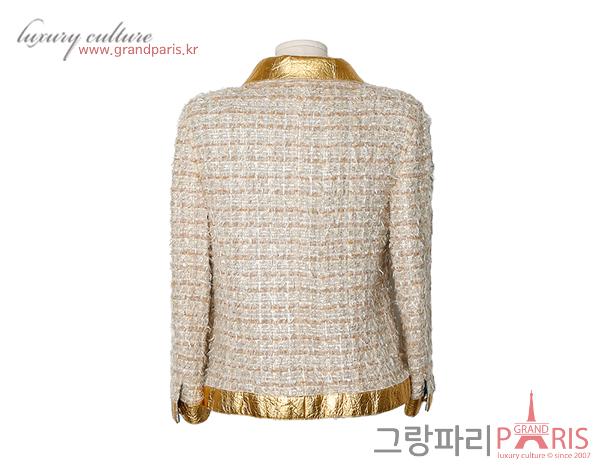 샤넬 레더 카라 스카라베 버튼 트위드 재킷 베이지 골드 에크루 40