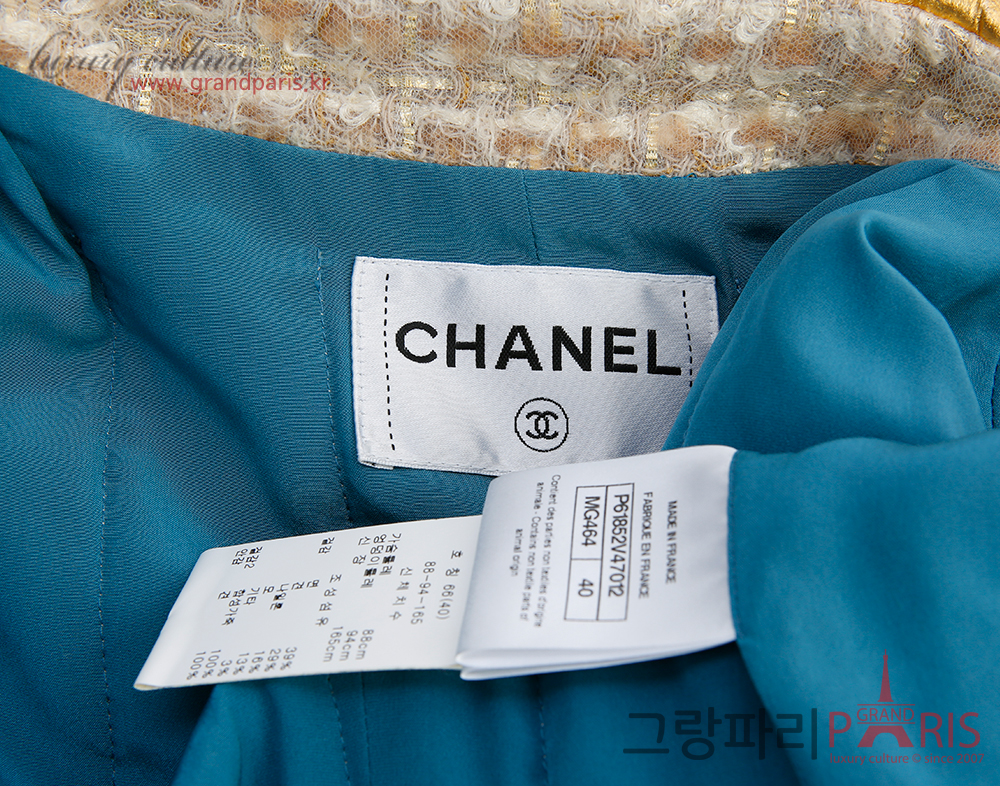 샤넬 레더 카라 스카라베 버튼 트위드 재킷 베이지 골드 에크루 40