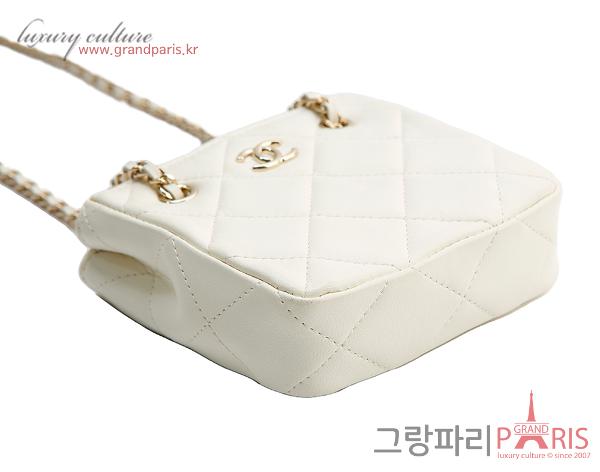 샤넬 미니 체인 크로스백 아이보리