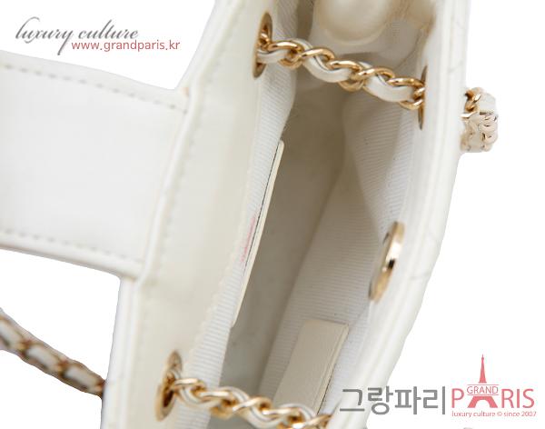 샤넬 미니 체인 크로스백 아이보리