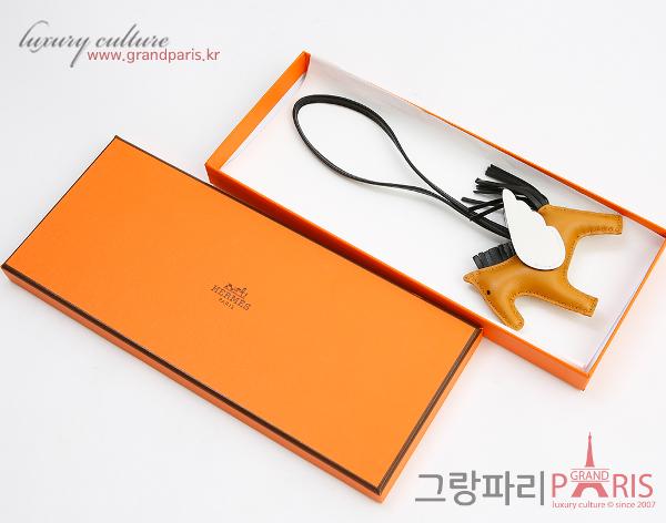 에르메스 페가수스 로데오 PM 세잠 블랙 화이트