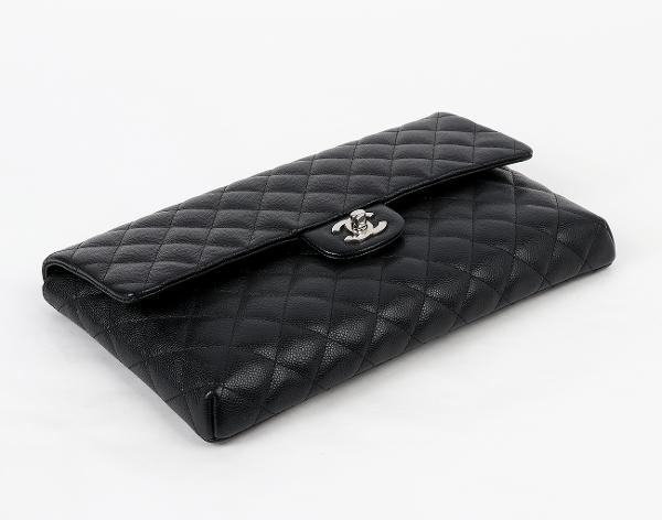 샤넬 클래식 플랩 클러치 블랙 은장 캐비어