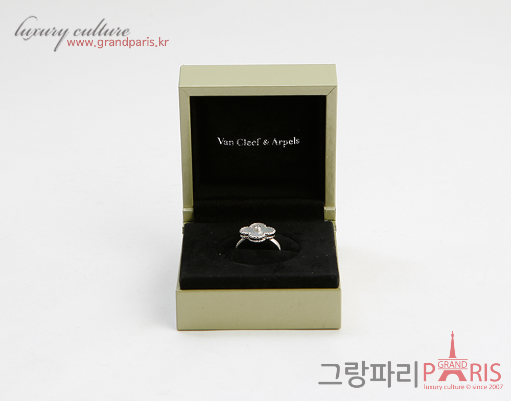 반클리프아펠 빈티지 알함브라 링 화이트골드 마더 오브 펄 50