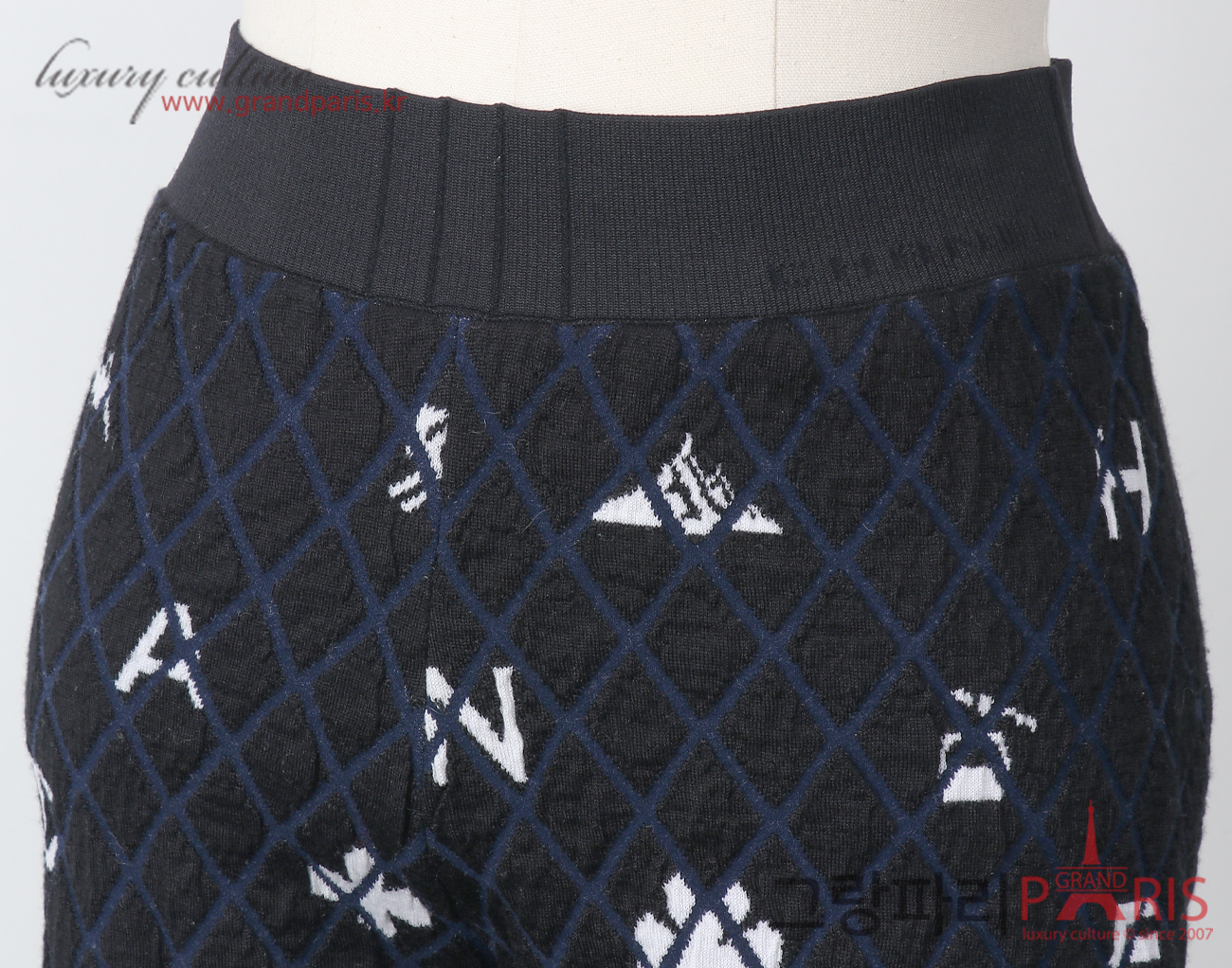 샤넬 로고 패턴 퀼팅 팬츠 블랙 블루 화이트 36