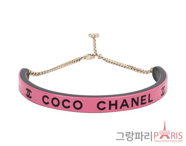 샤넬 COCO CHANEL 레터링 레진 초커 핑크 블랙