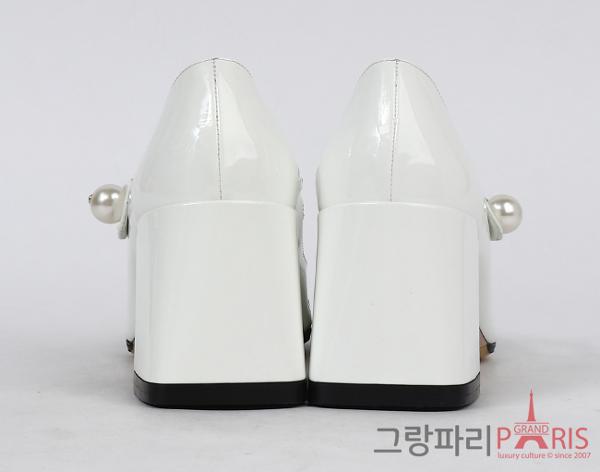 미우미우 페이턴트 펌프스 화이트 블랙 36