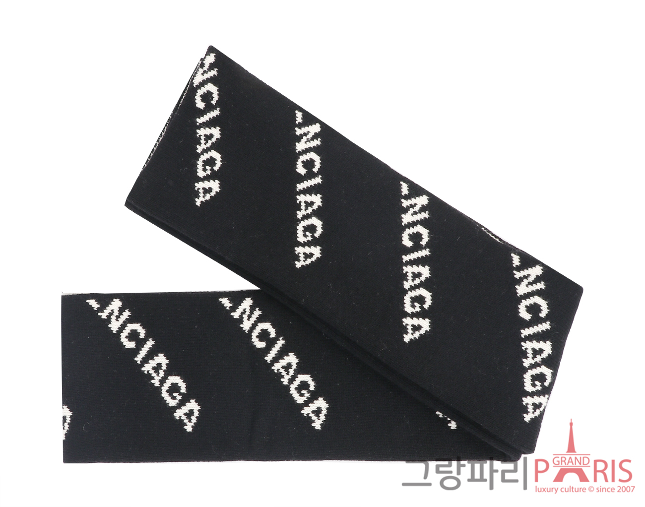 발렌시아가 올오버 로고 머플러 블랙 화이트