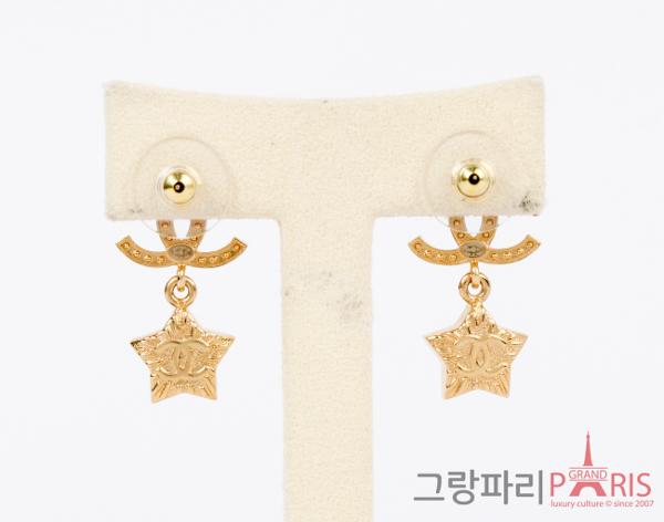 샤넬 CC 스타 드롭 이어링 골드