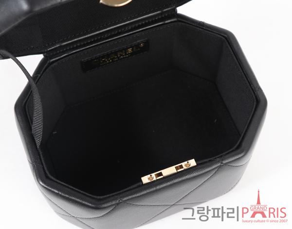 샤넬 코스메틱 케이스 스몰 블랙 샴페인골드 램스킨