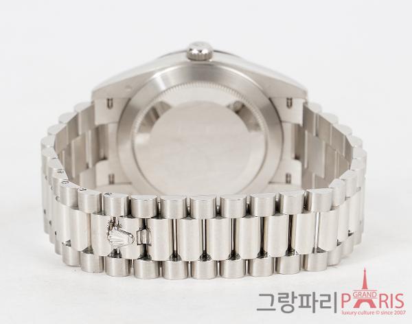 로렉스 데이데이트 40mm 플래티넘 다이아몬드 블루 옴브레 다이얼 228396tbr