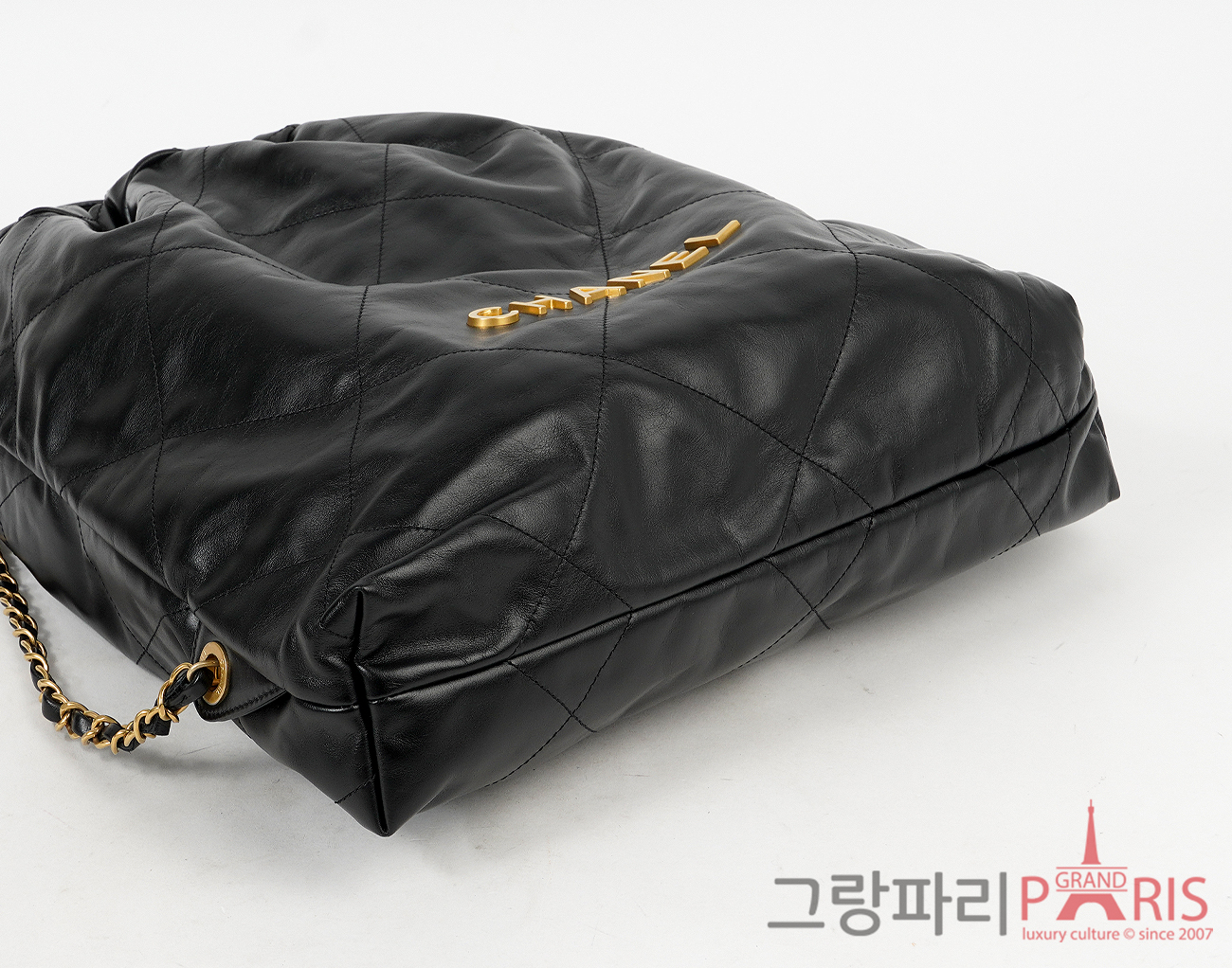 샤넬 22 백팩 블랙 금장