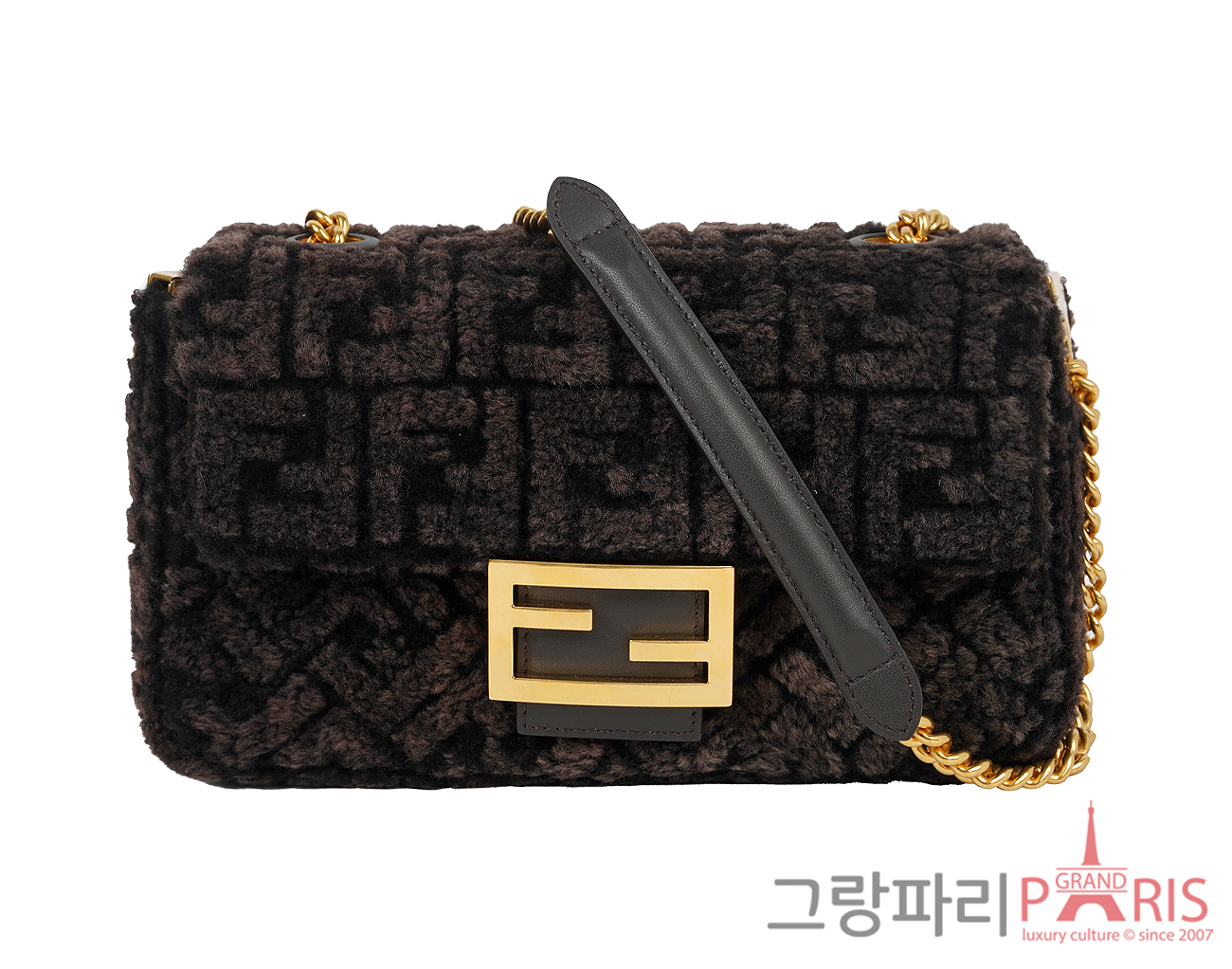 펜디 FF 모티프 바게트 체인 미디 백 다크 브라운