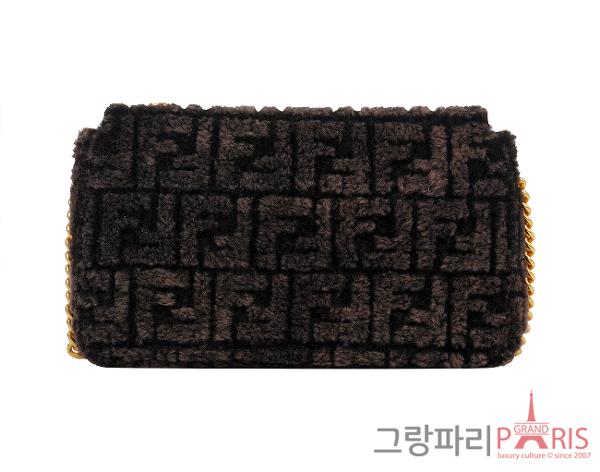 펜디 FF 모티프 바게트 체인 미디 백 다크 브라운